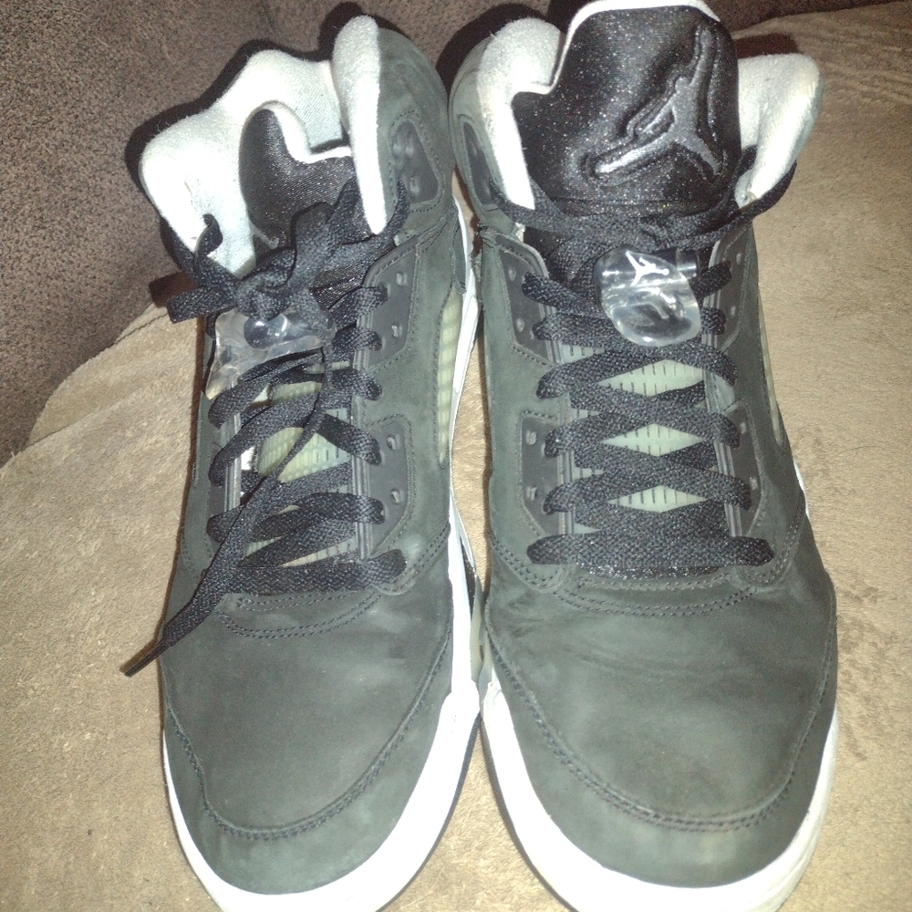 Men's tennis shoes